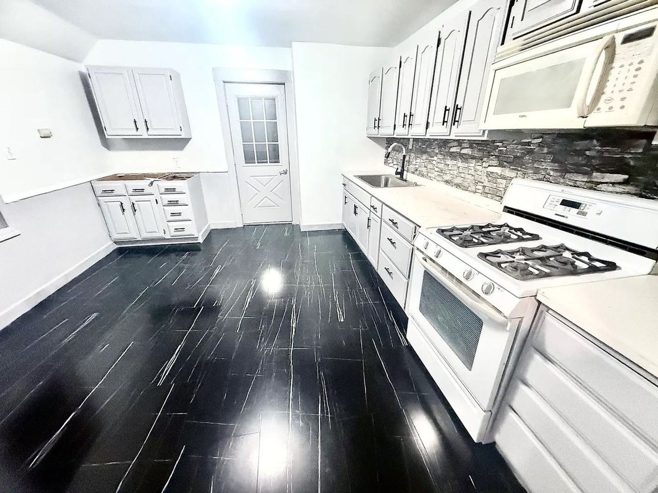 1150 Bailey Ave - Photo 3 of 11
