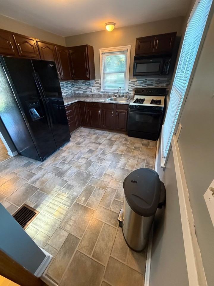3200 Edgewood Dr - Photo 4 of 14