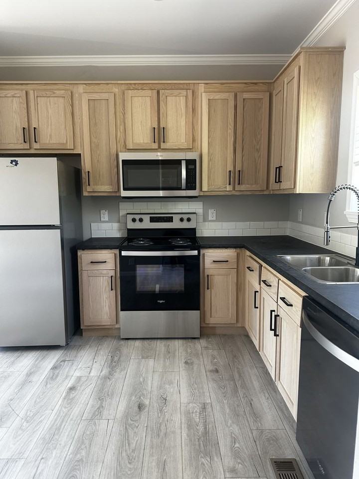 243 243 Chamberlain Way - Photo 4 of 11