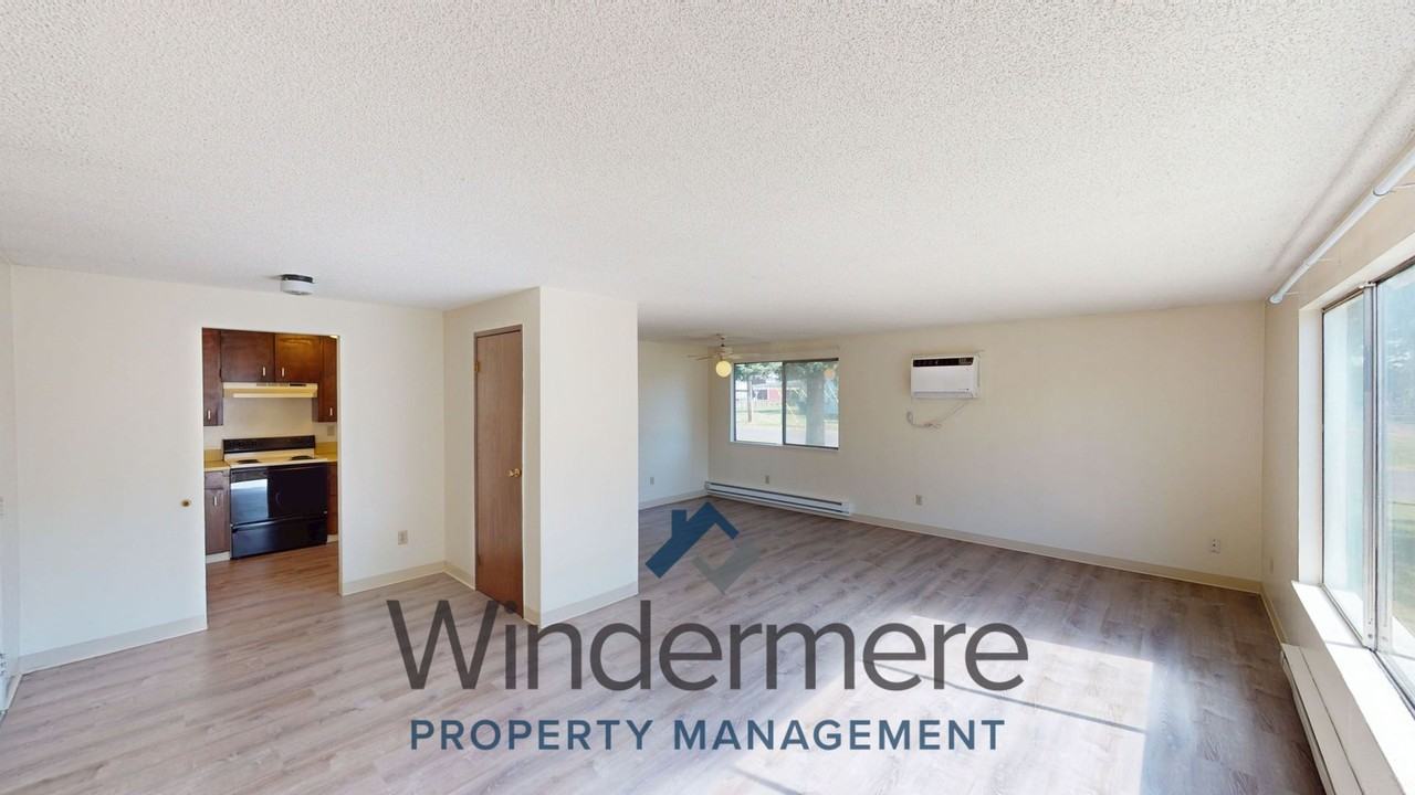 517 School Ave - Photo 5 of 18