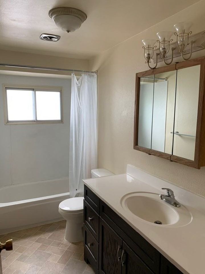 2318 California Ave - Photo 5 of 7