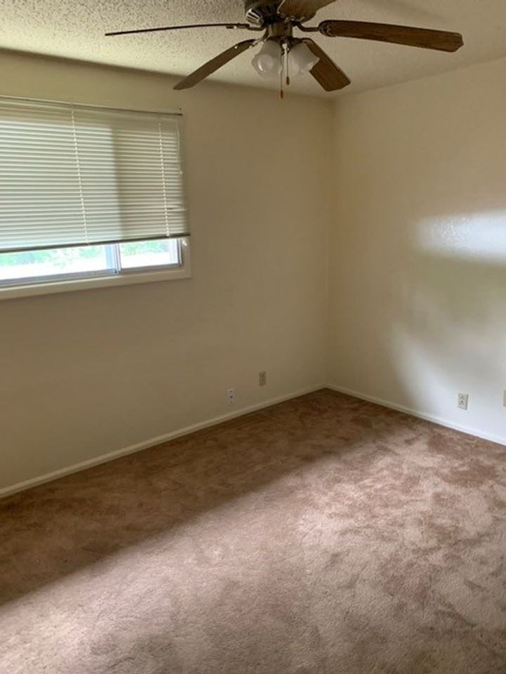 2318 California Ave - Photo 6 of 7