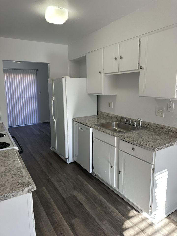 942 Northern Way #1 - Photo 2 of 9