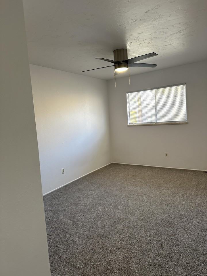 942 Northern Way #1 - Photo 4 of 9