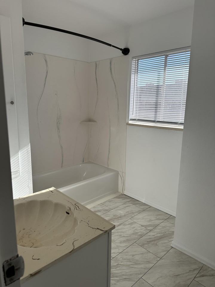 942 Northern Way #1 - Photo 6 of 9