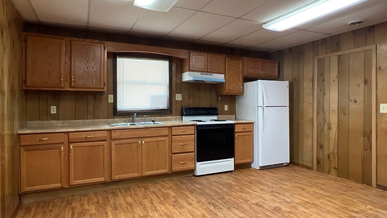 207 Lincoln Dr #207 - Photo 4 of 11