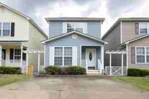 featured image of 824 Folmar St