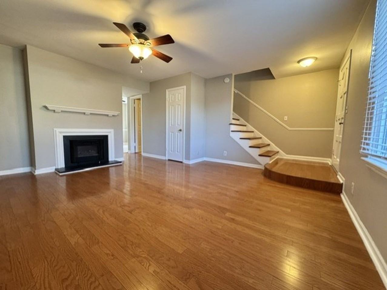 125 Plantation Ct - Photo 4 of 37