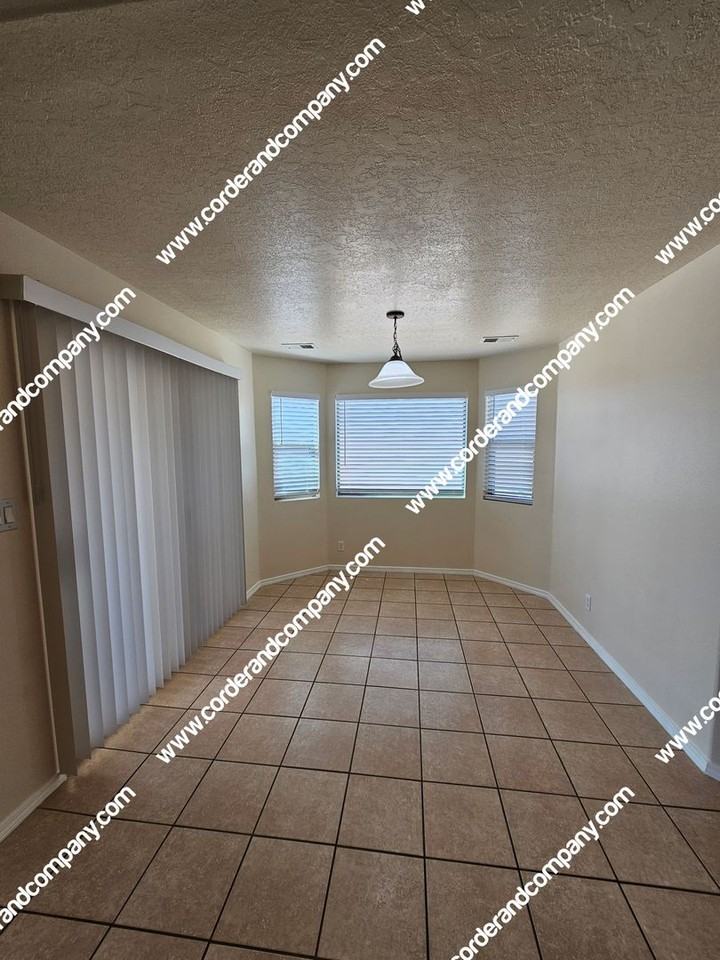 1416 Monterrey Rd Ne - Photo 3 of 21