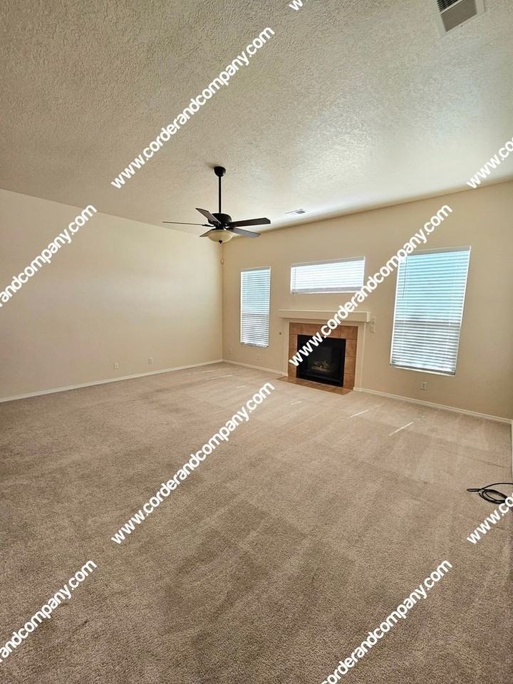 1416 Monterrey Rd Ne - Photo 6 of 21