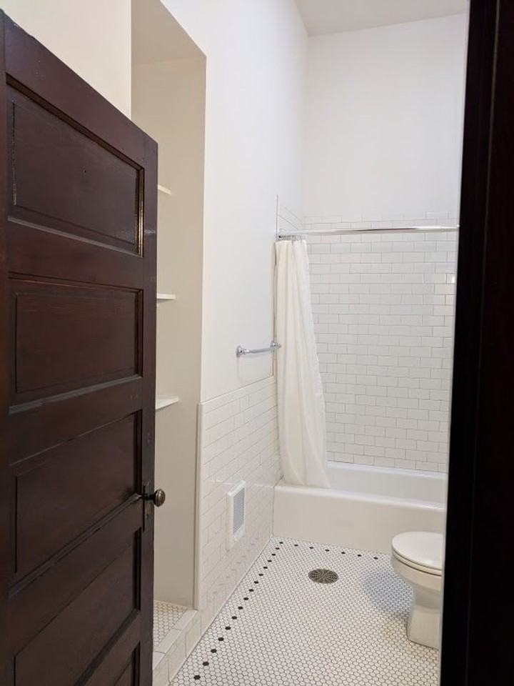 112B E 1st St - Photo 4 of 8