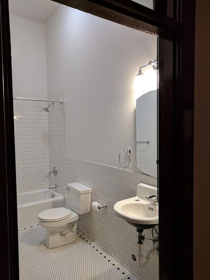 112B E 1st St - Photo 5 of 8