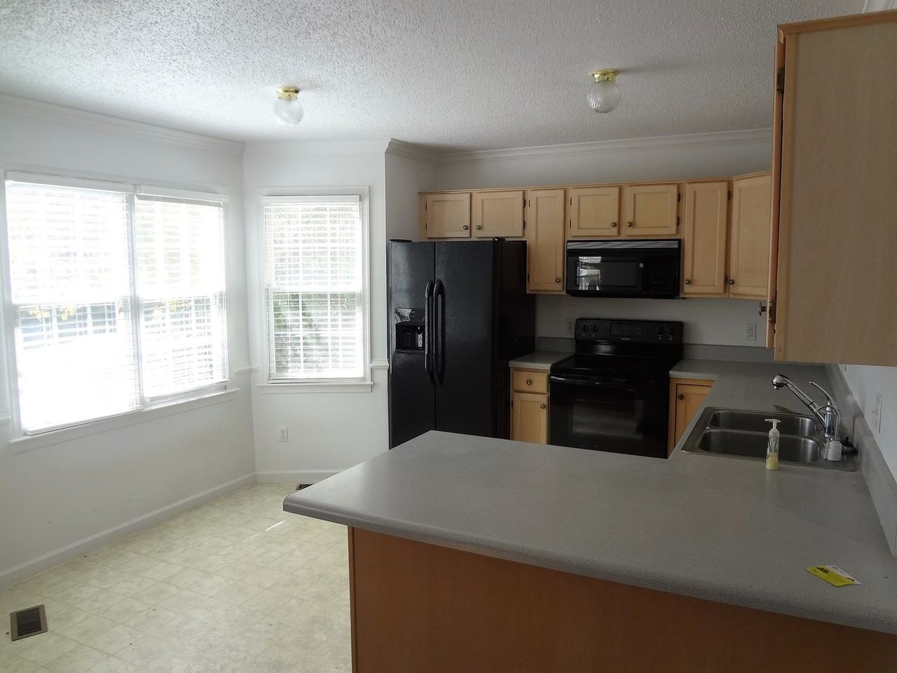 2049 Fieldale Pl - Photo 3 of 7