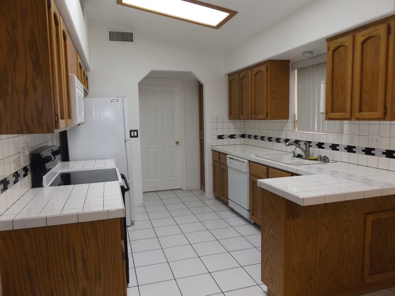 3233 Iroquois Ct - Photo 4 of 18