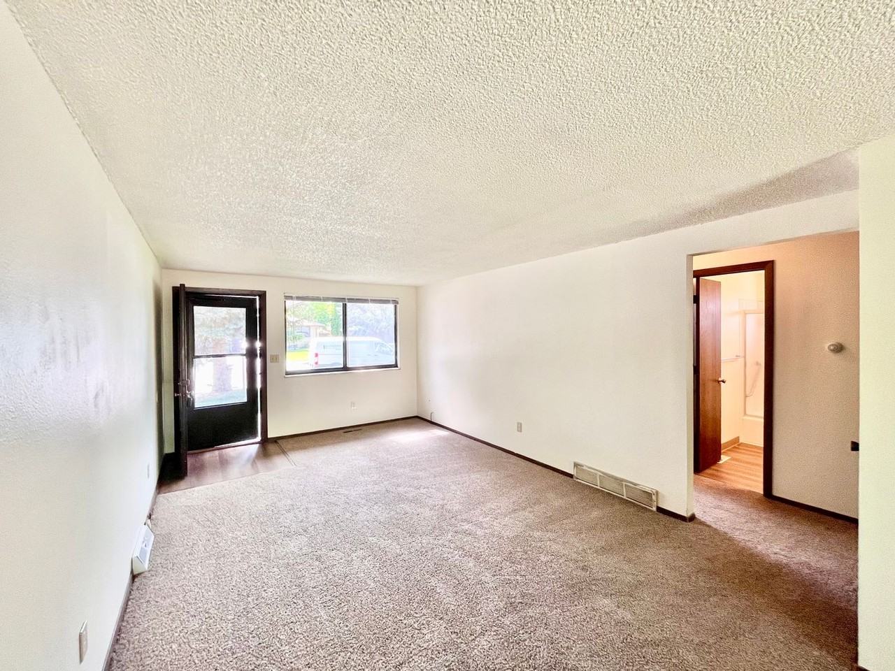 3144 White Elm Ct - Photo 3 of 15