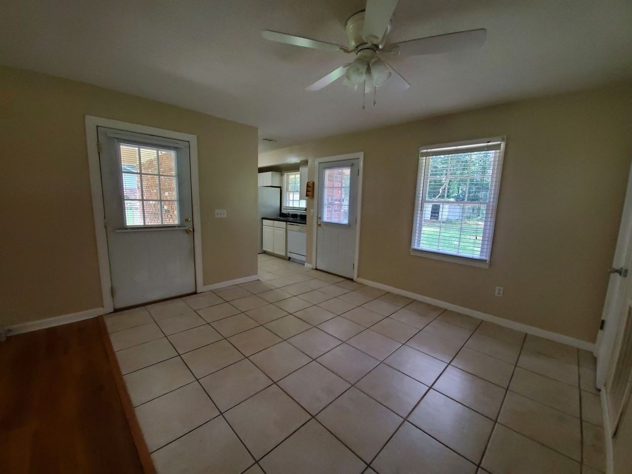 105 Springdale Rd - Photo 4 of 21