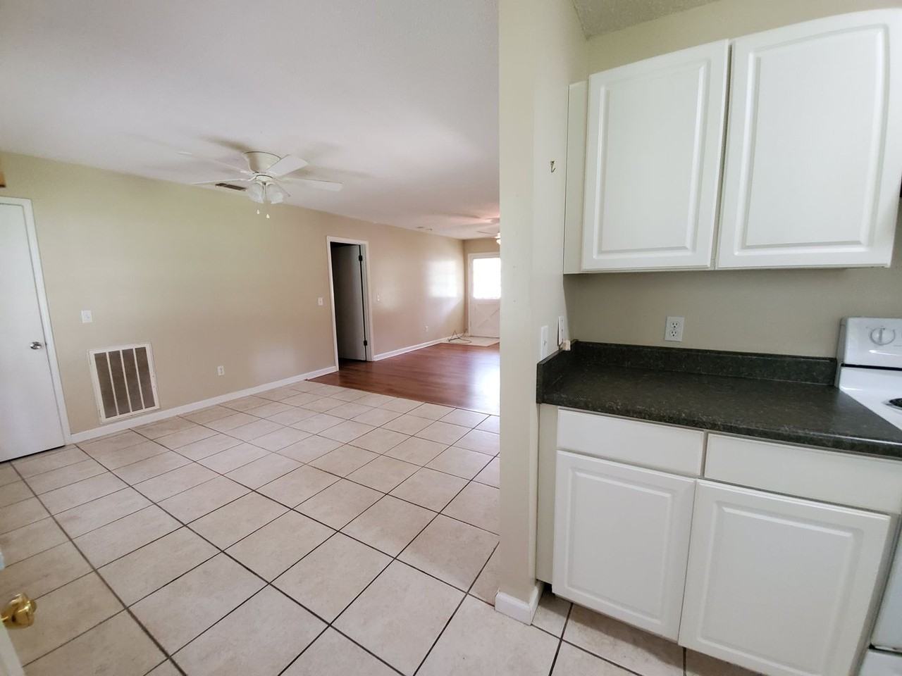 105 Springdale Rd - Photo 6 of 21