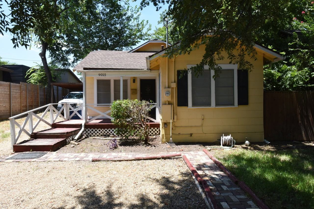 9015 San Leandro Dr - Photo 3 of 19
