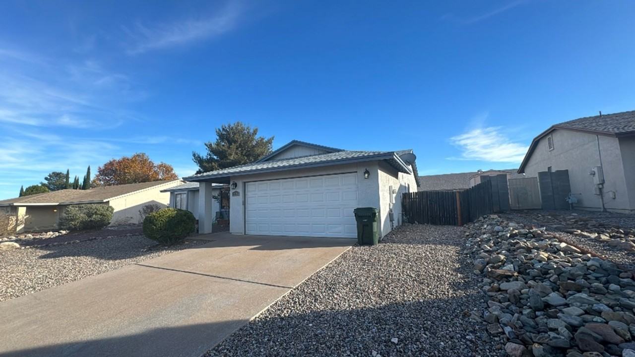 2628 Canyon View Dr - Photo 2 of 17