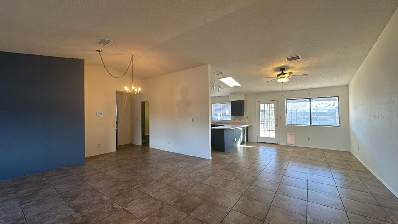 2628 Canyon View Dr - Photo 3 of 17