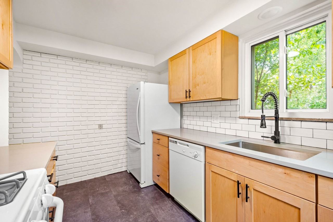 1609 Crosby Ave - Photo 7 of 23