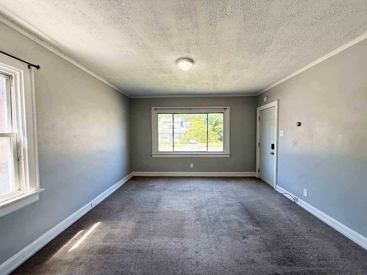 3954 Vine St - Photo 4 of 9