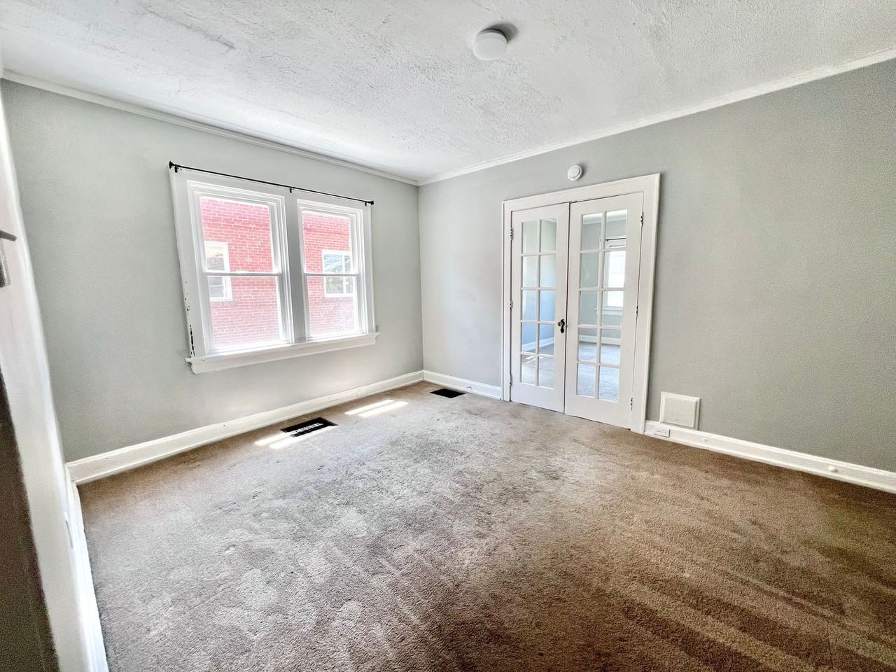 3954 Vine St - Photo 5 of 9
