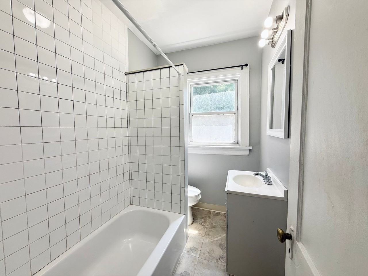 3954 Vine St - Photo 7 of 9