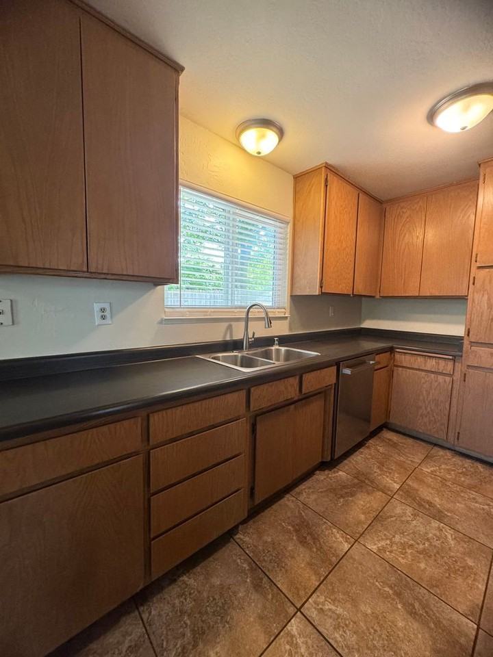 860 Inyo St - Photo 6 of 19