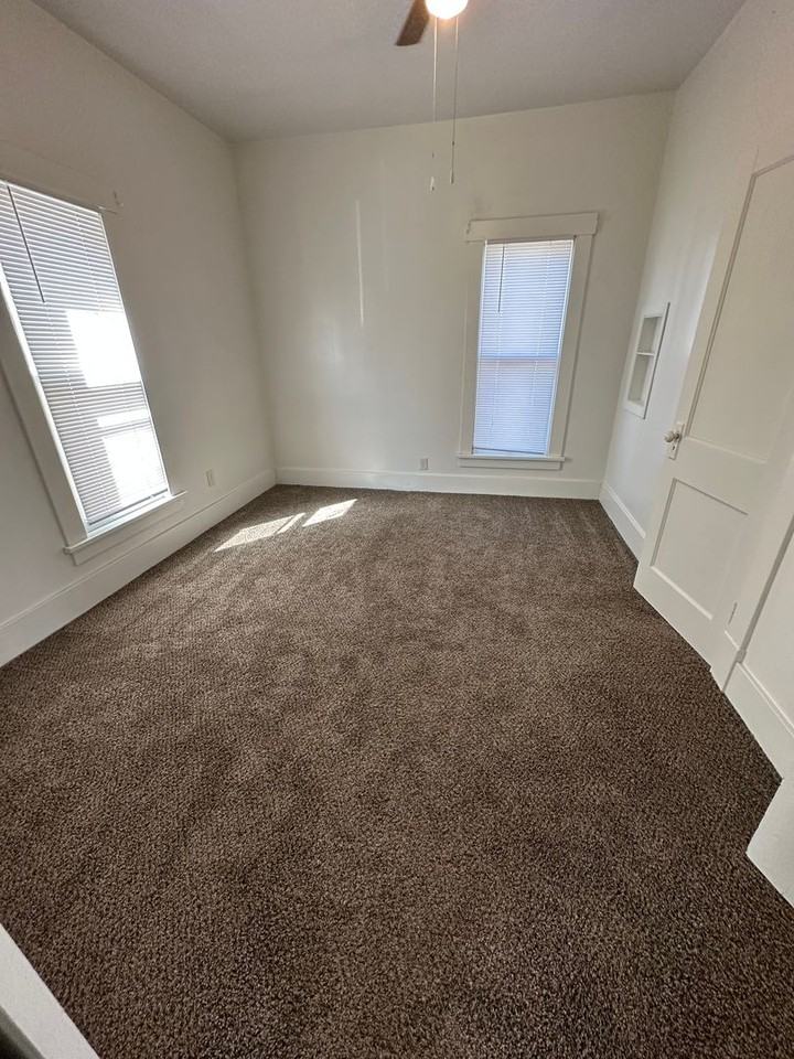 510 E 2nd St - Photo 7 of 8