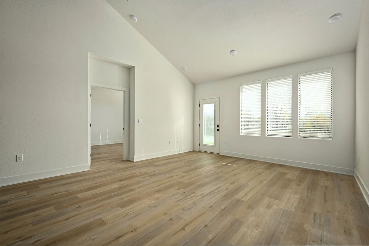 223 E Pine St - Photo 7 of 18