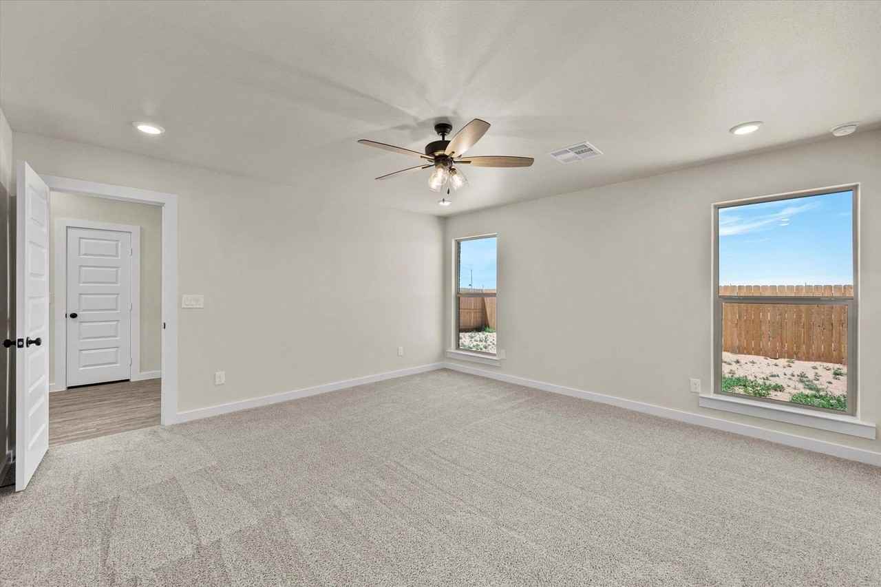 1608 132nd St - Photo 2 of 9
