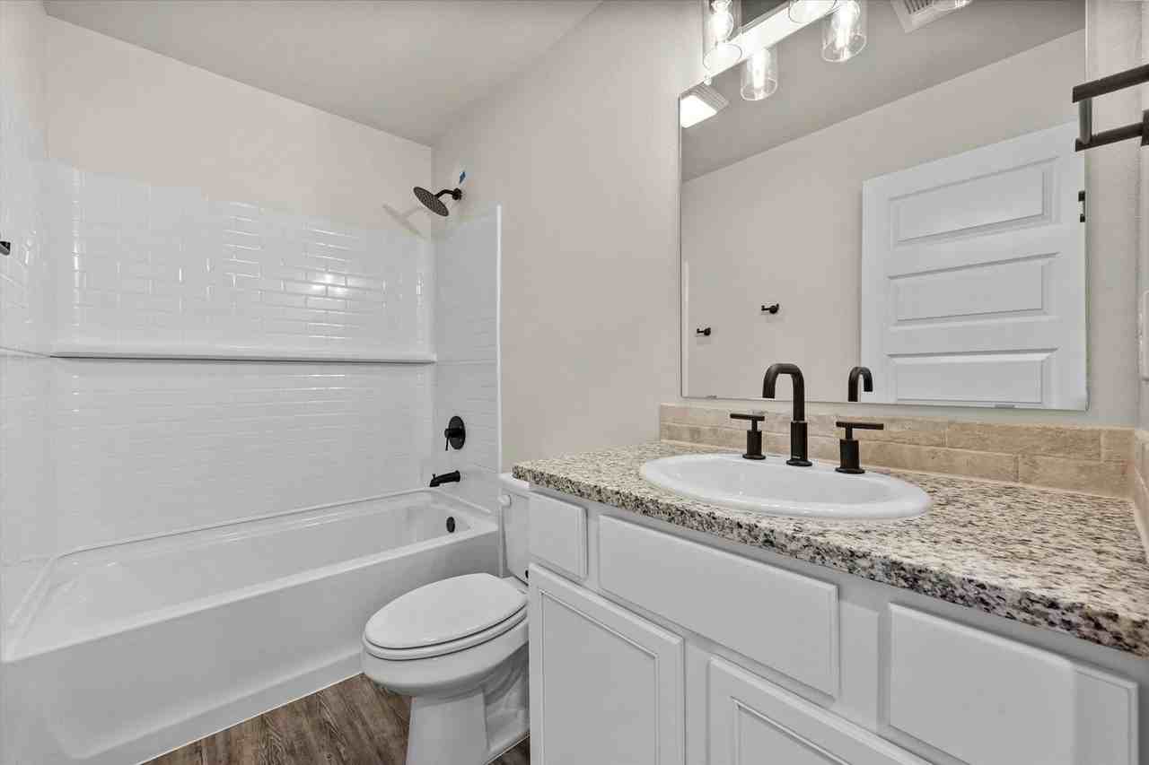 1608 132nd St - Photo 4 of 9