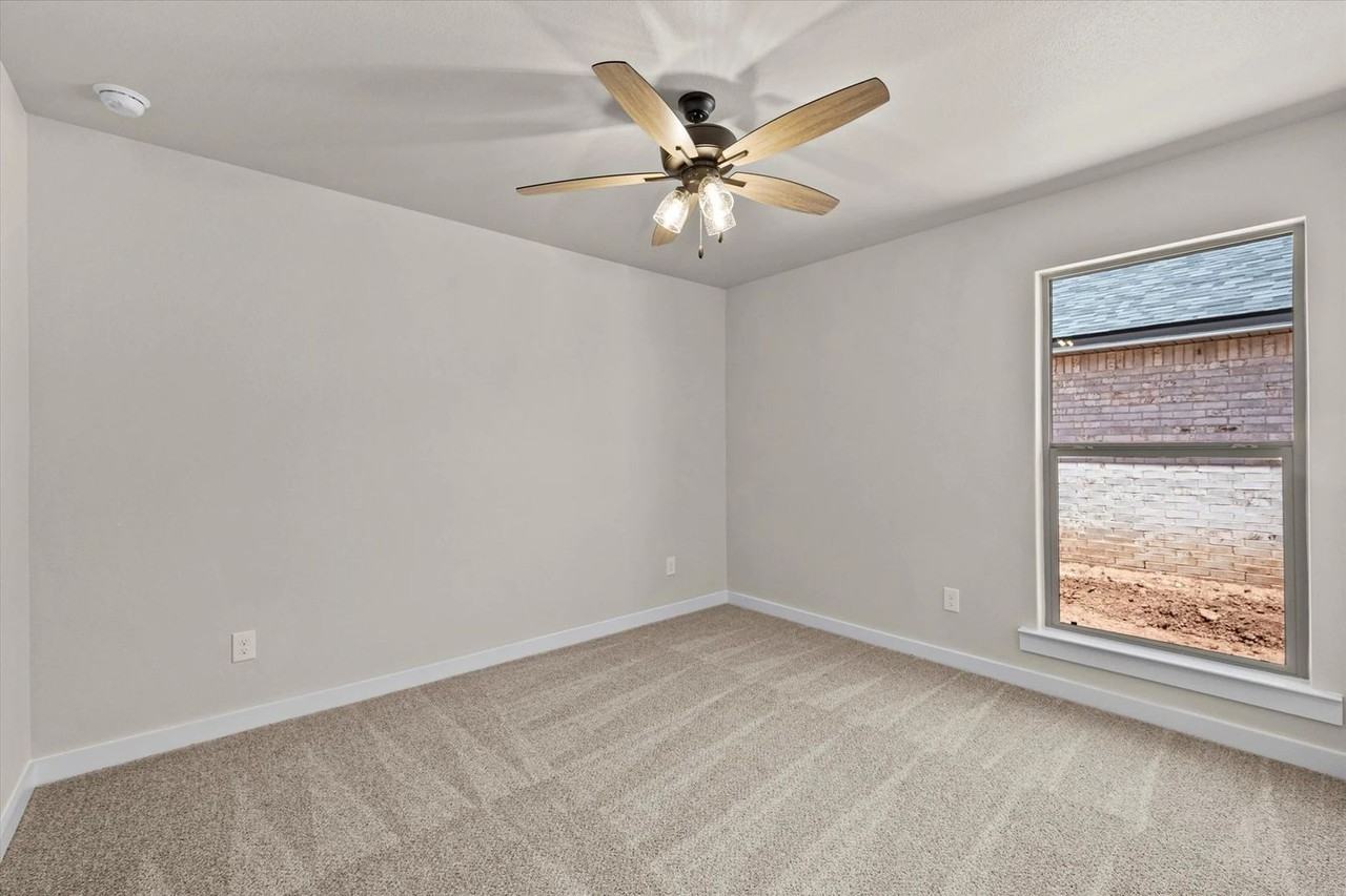 1608 132nd St - Photo 5 of 9