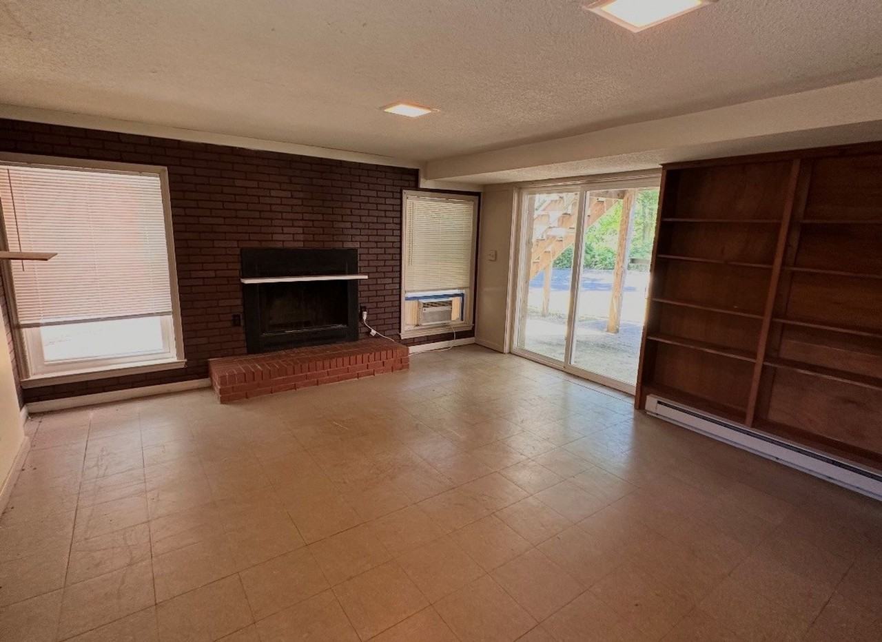 744 Crescent Dr #4 - Photo 3 of 8