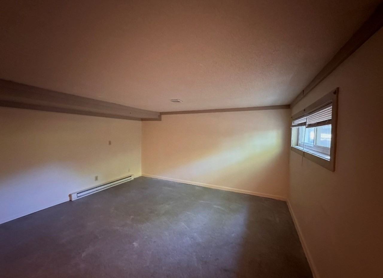 744 Crescent Dr #4 - Photo 6 of 8