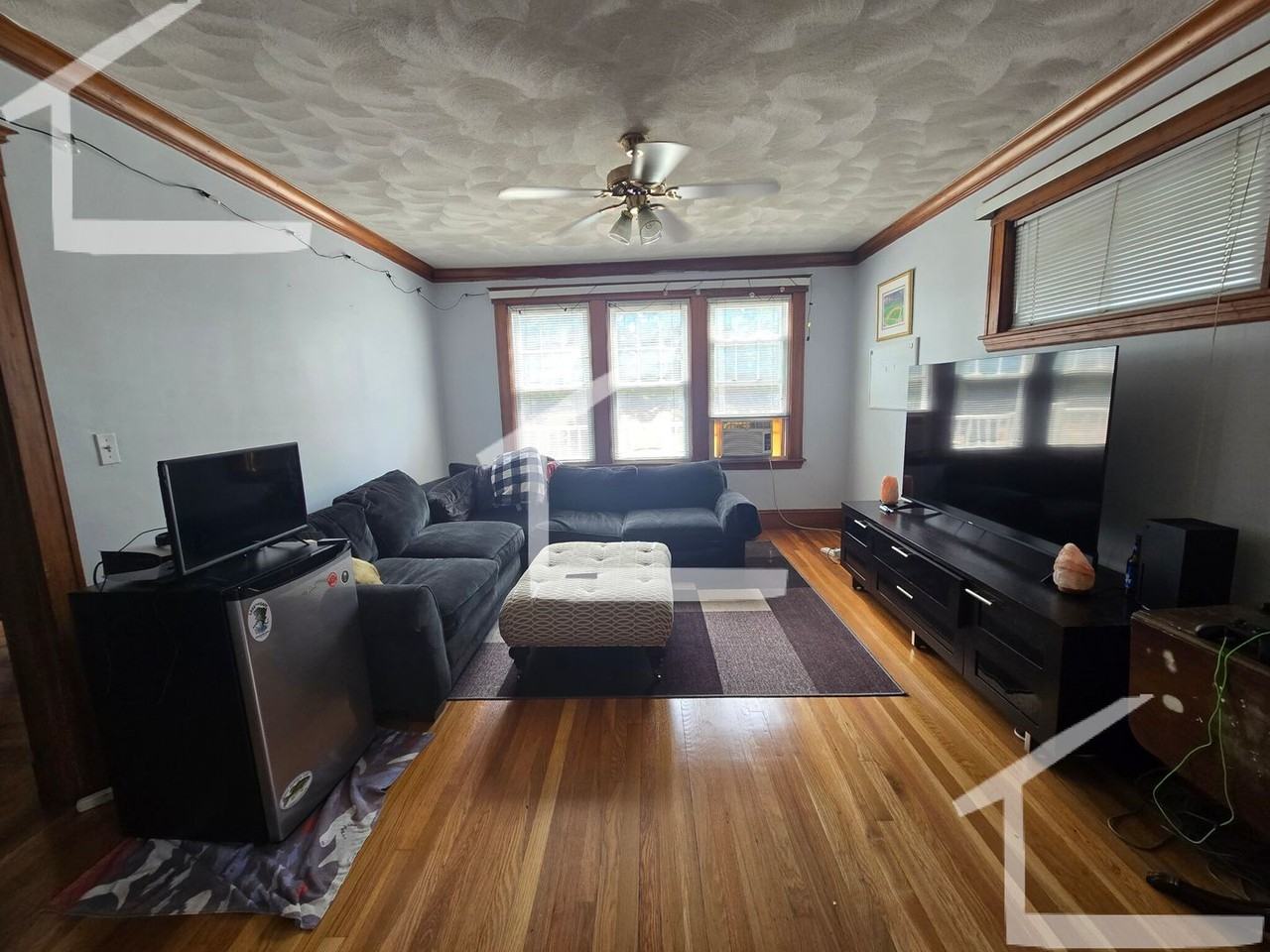 232 Lake St - Photo 5 of 18