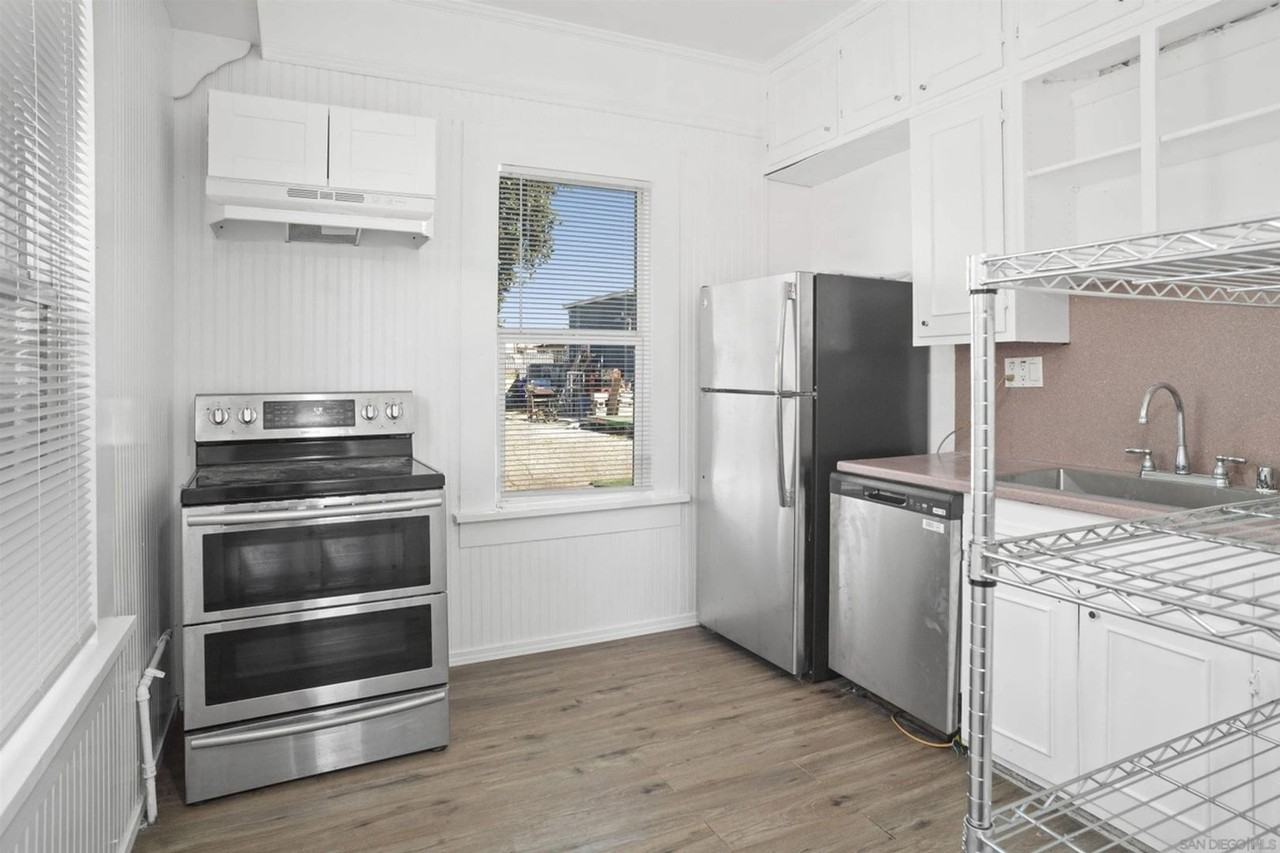 2438 Commercial St - Photo 5 of 15