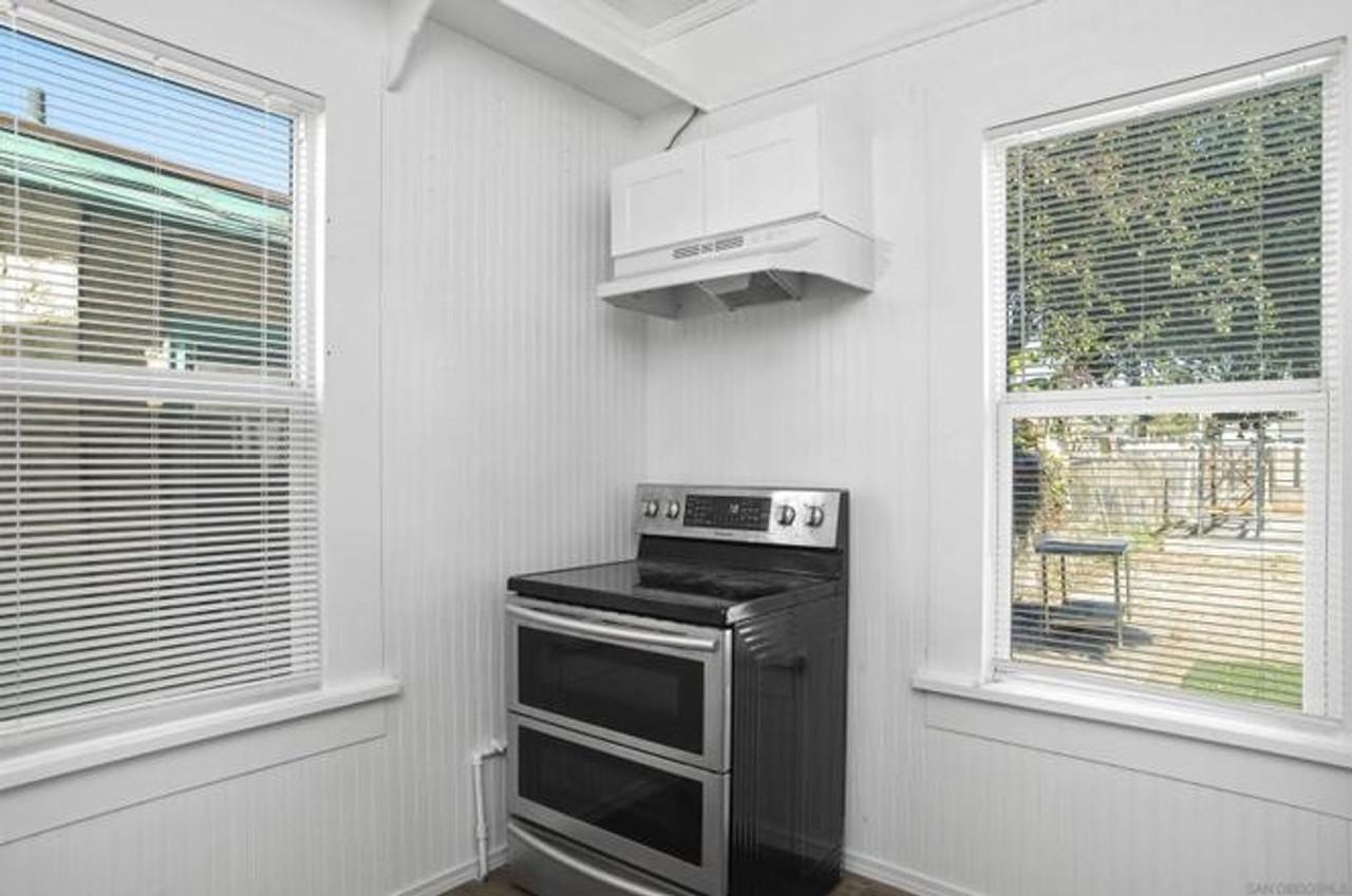 2438 Commercial St - Photo 6 of 15