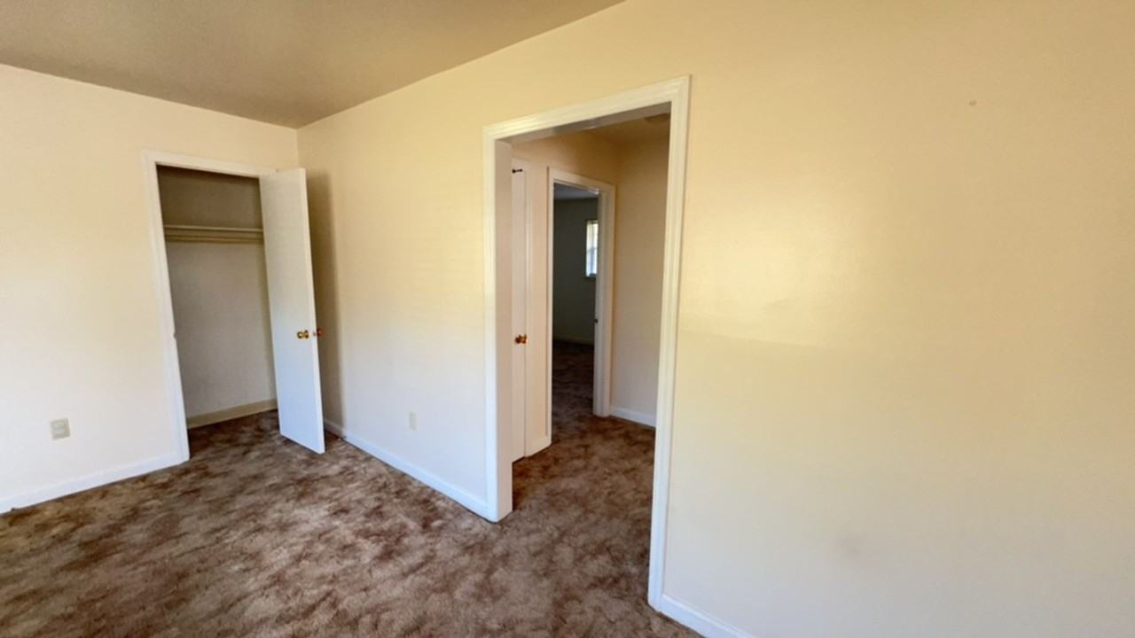 1041 Jeanette Ave - Photo 7 of 11
