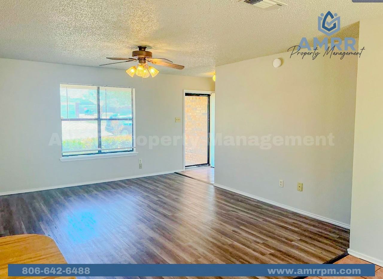 1615 Bryan Ave - Photo 4 of 14