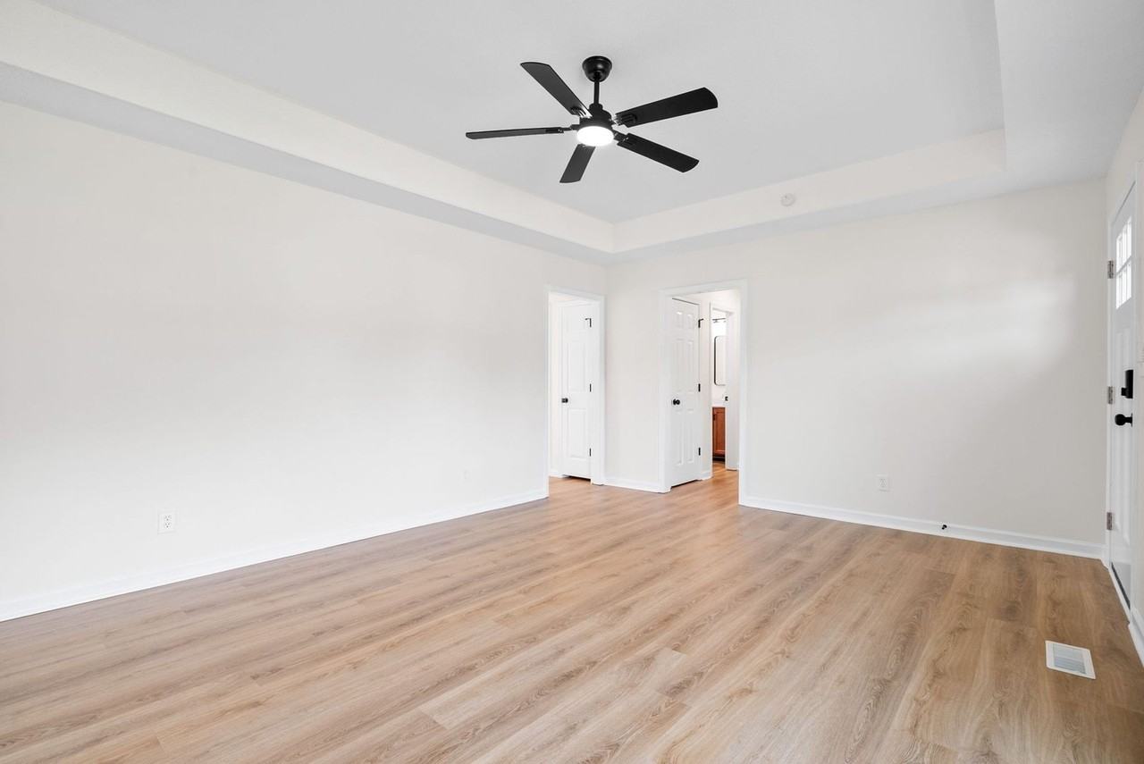 227 Short St - Photo 4 of 36