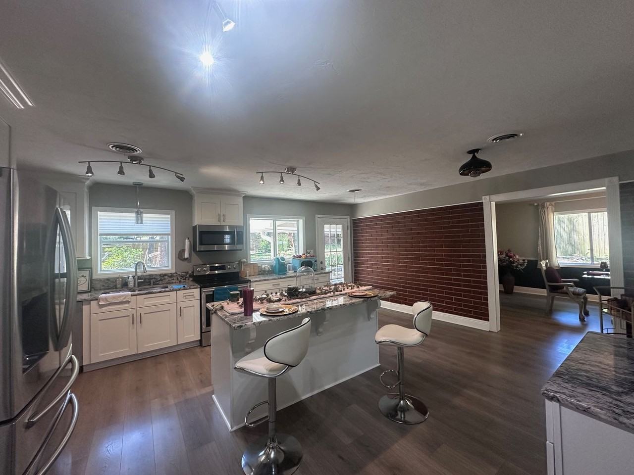 1729 Ray Rd - Photo 3 of 15