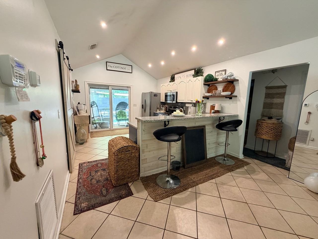 237 Carterwood Dr - Photo 4 of 21
