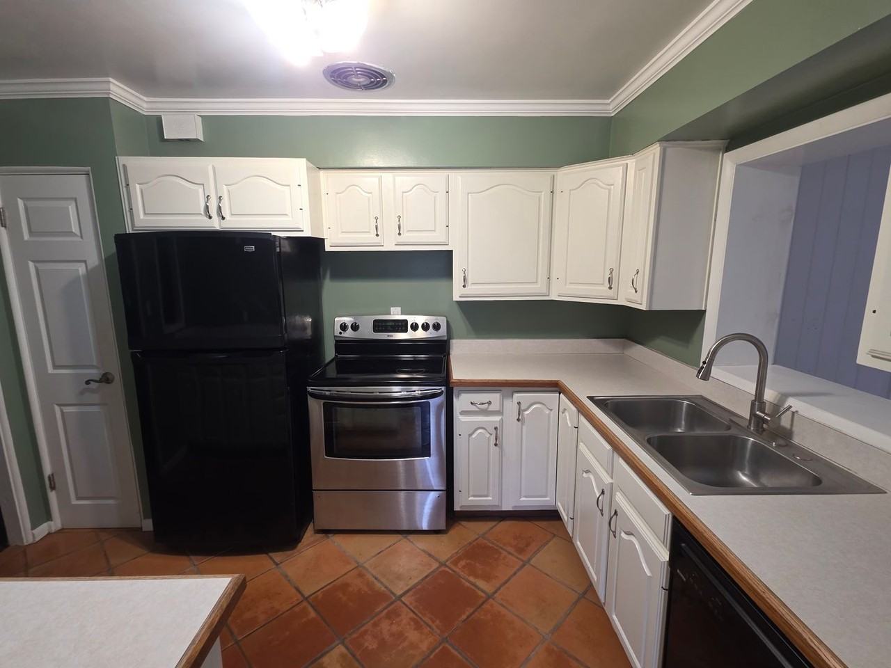 3116 Amherst Ave - Photo 2 of 17