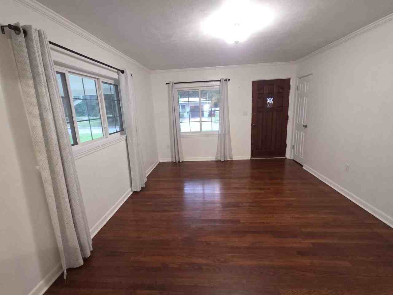 3116 Amherst Ave - Photo 4 of 17