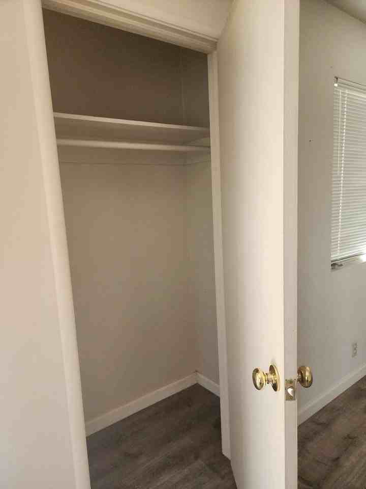 821 Burke Ave - Photo 5 of 15