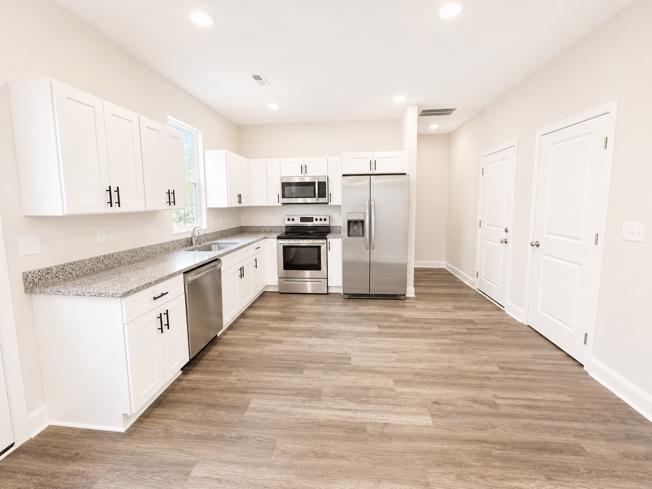 523 Leland St - Photo 3 of 8
