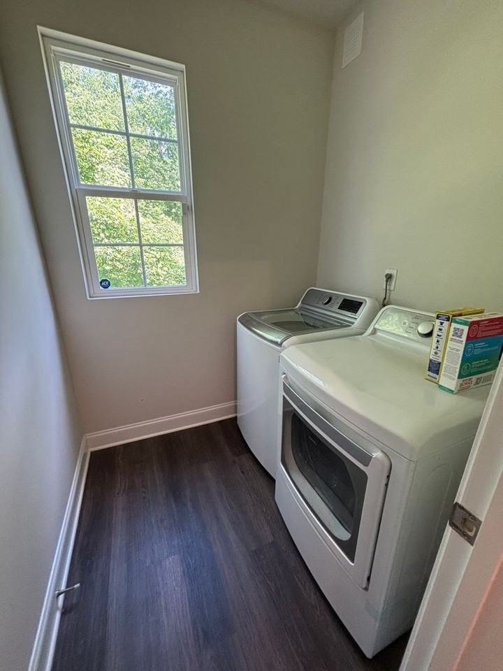 523 Leland St - Photo 4 of 8