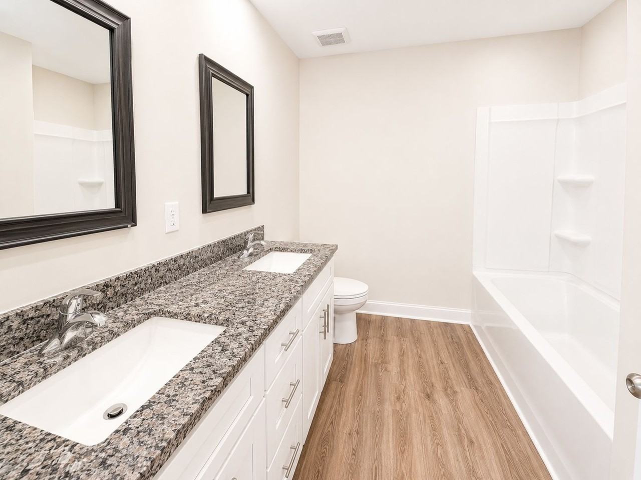 523 Leland St - Photo 5 of 8